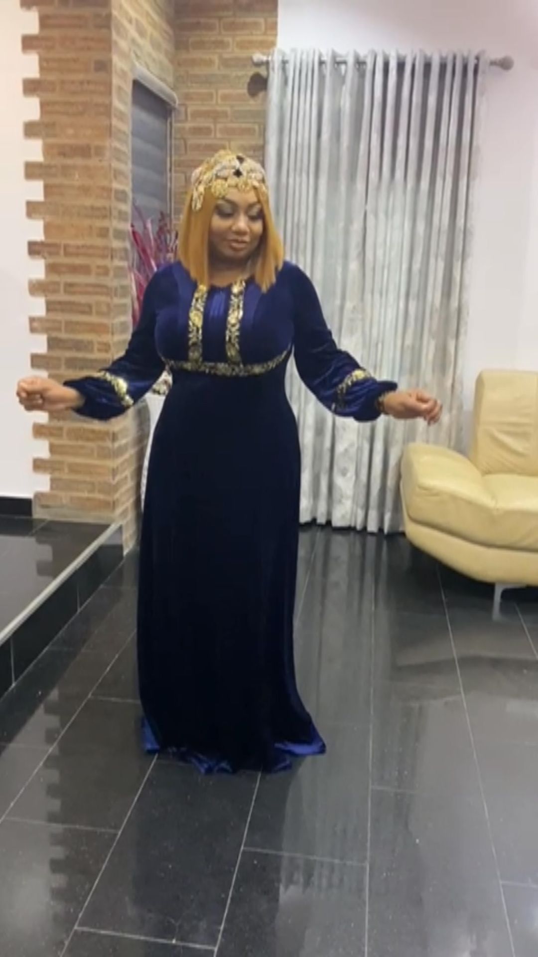 "MIRA MIRA" African Ethnic Clothing And Dress Gold Velvet Heavy Industry Ironing